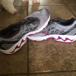 Mizuno waveinspire size 8